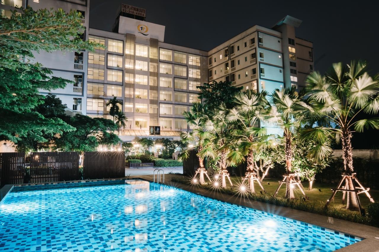 The Platinum Suite Bangkok Bagian luar foto